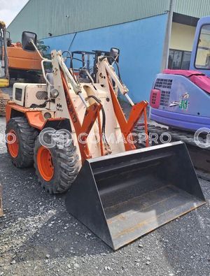 Máy xúc lật KOMATSU SK07 - 2000