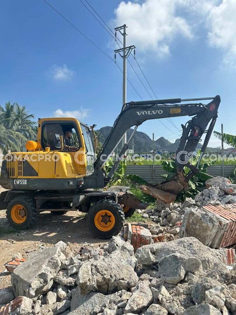 Máy xúc bánh lốp VOLVO EW55B - 2009