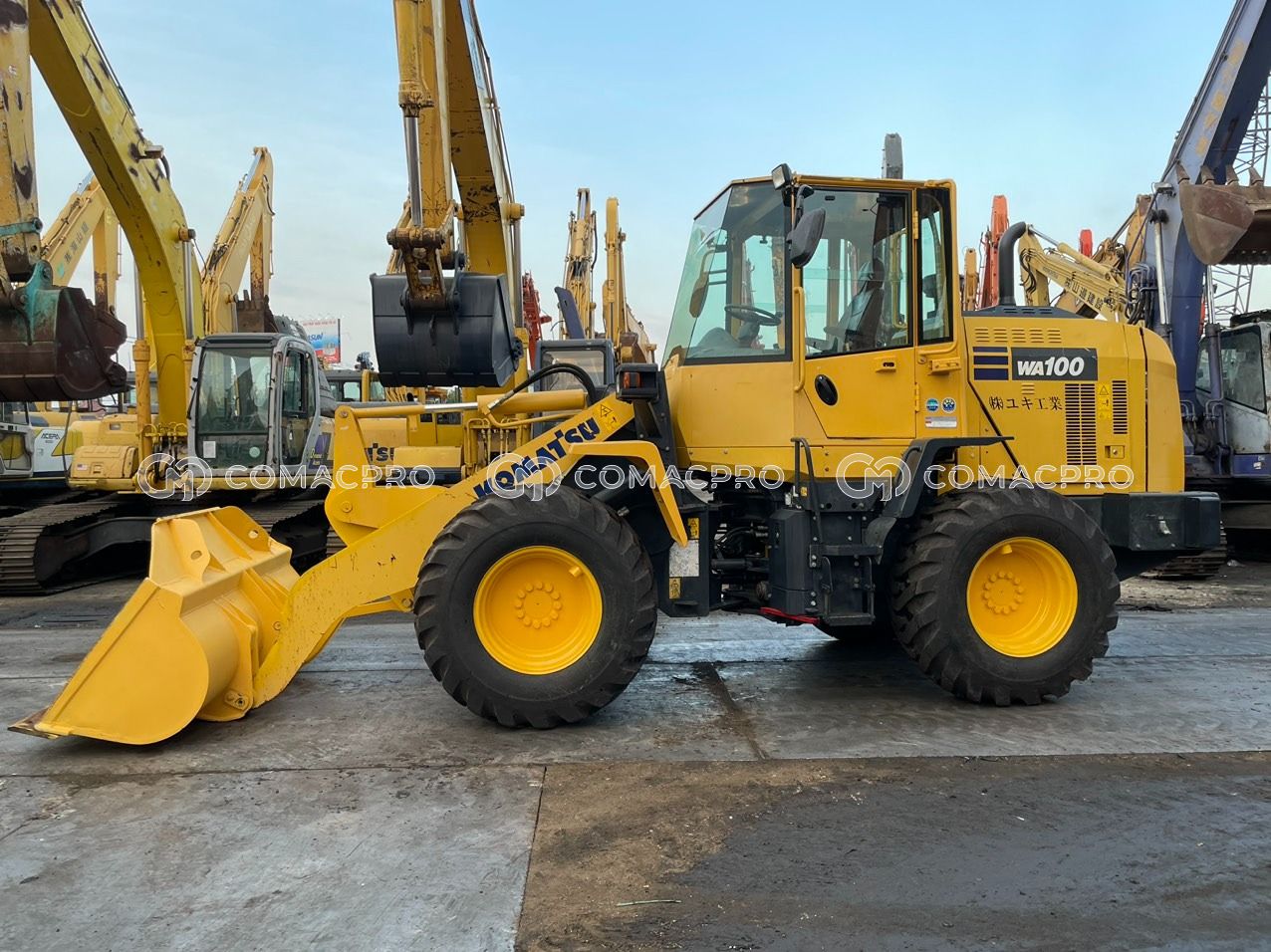 Máy xúc lật KOMATSU WA100-8 - 2018
