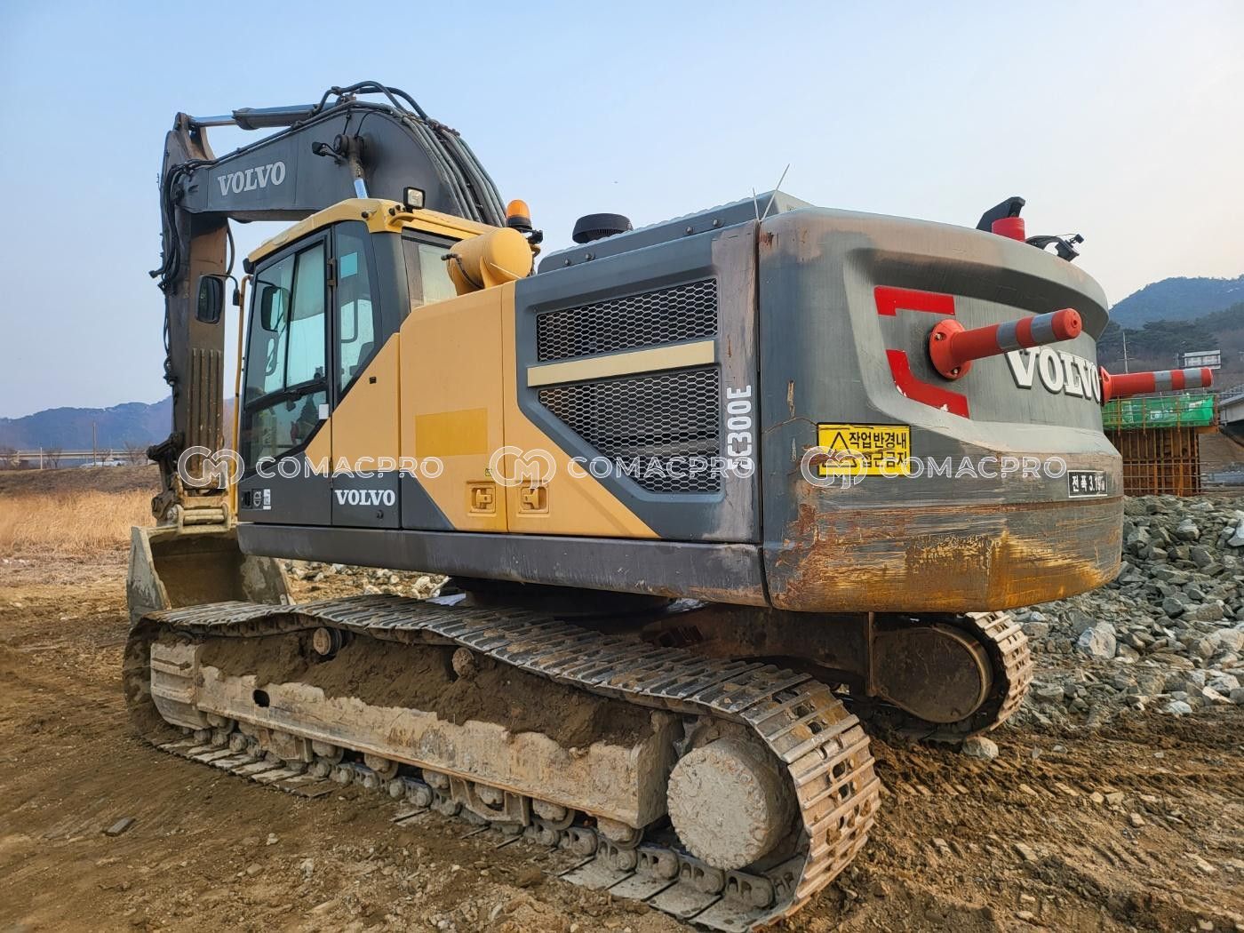 Máy xúc bánh xích VOLVO EC300E - 2016