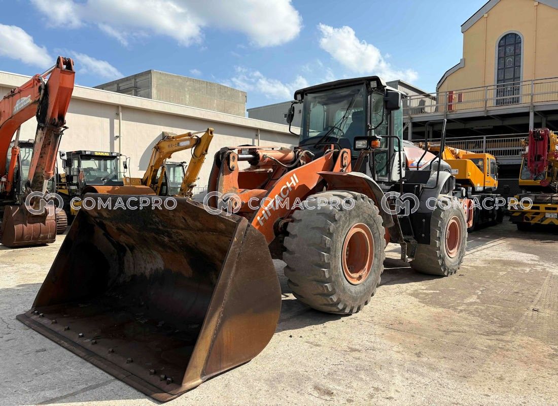 Máy xúc lật HITACHI ZW220-6 - 2020