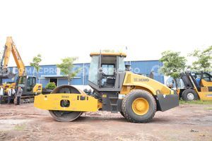 Xe lu XCMG XS143 - 2025
