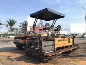 Máy rải thảm nhựa MITSUBISHI MF61WD - 1999