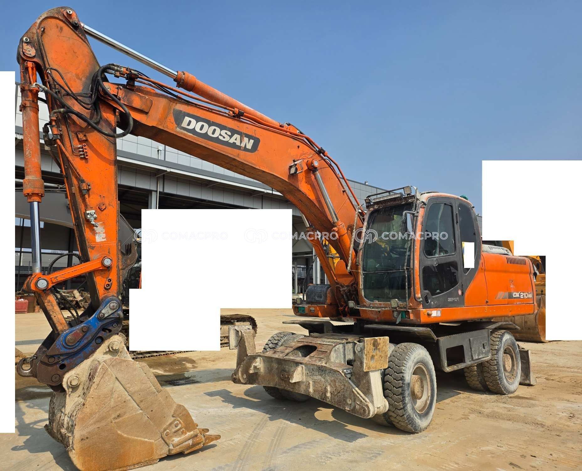 Máy xúc bánh lốp DOOSAN DX210W - 2014
