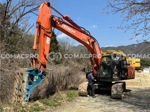 Máy xúc bánh xích HITACHI ZX200-5B - 2014