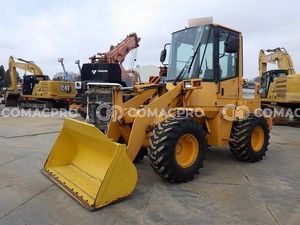 Máy xúc lật KOMATSU WA80-3 - 2004