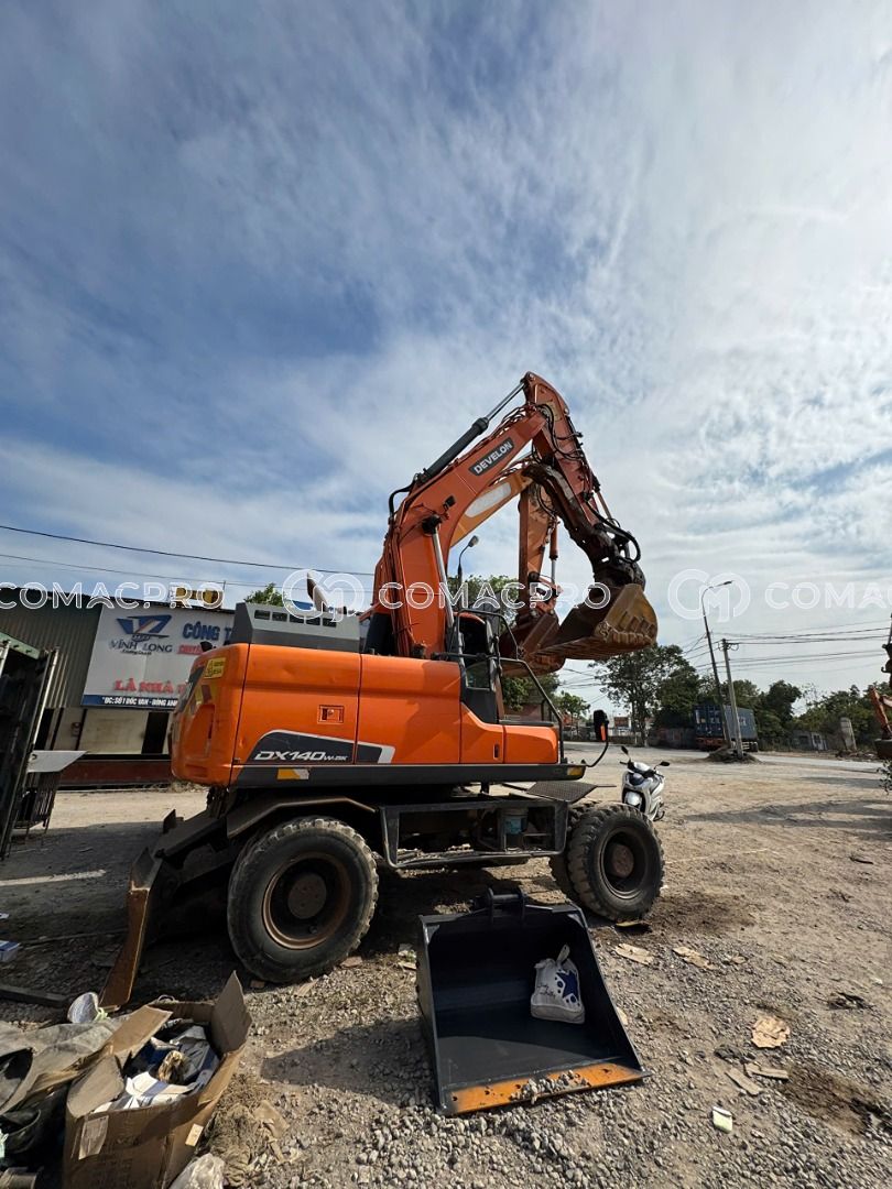Máy xúc bánh lốp DOOSAN DX140W-5 - 2018