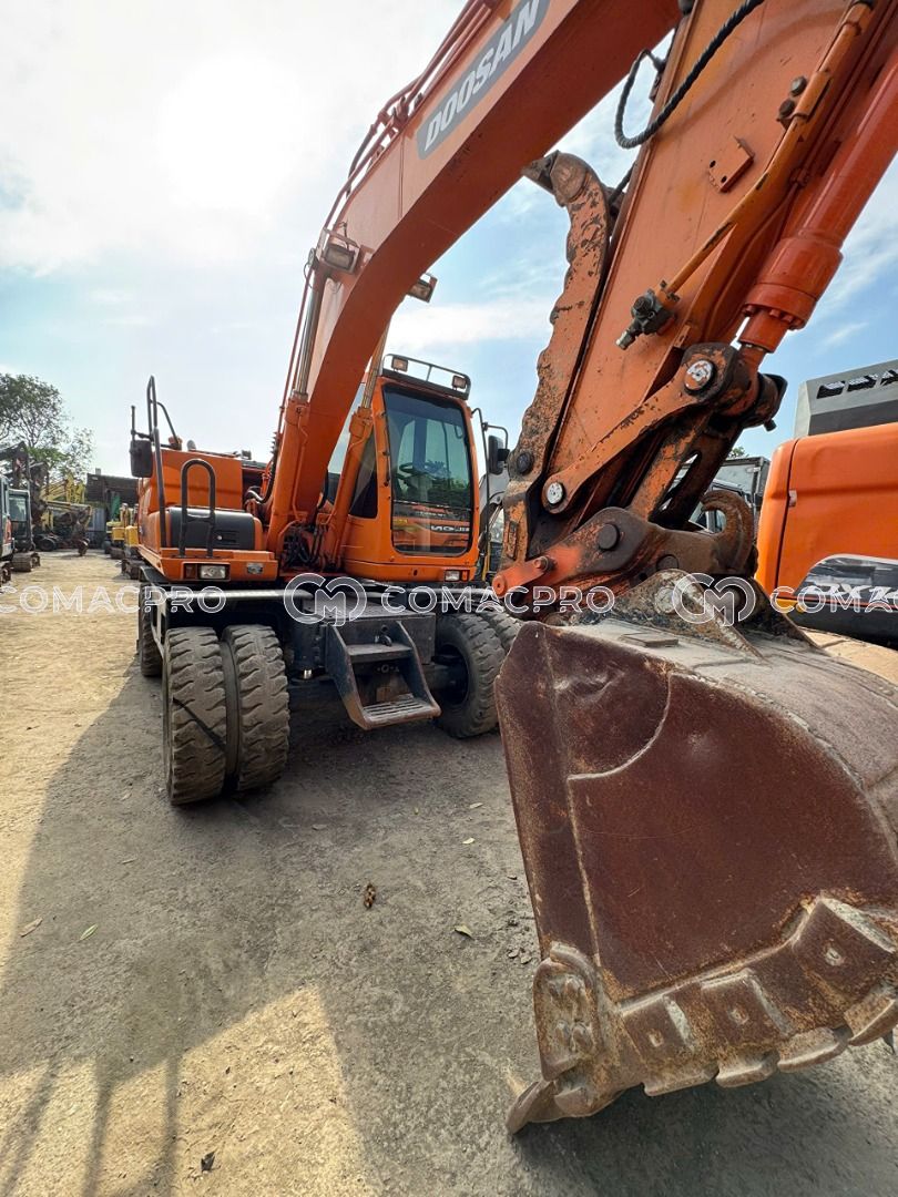 Máy xúc bánh lốp DOOSAN DX140W ACE  - 2015