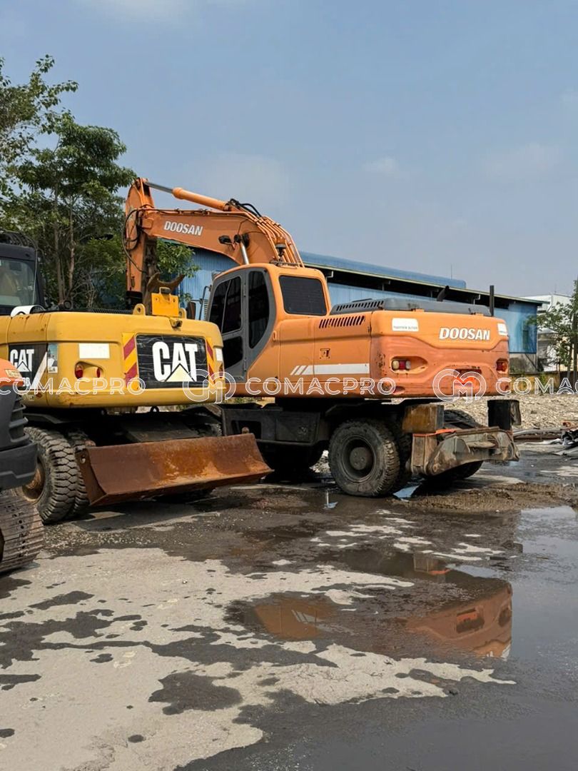 Máy xúc bánh lốp DOOSAN DX210W - 2009