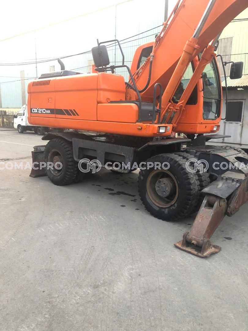 Máy xúc bánh lốp DOOSAN DX210WA - 2012