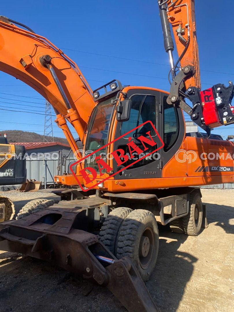 Máy xúc bánh lốp DOOSAN DX210WA - 2013