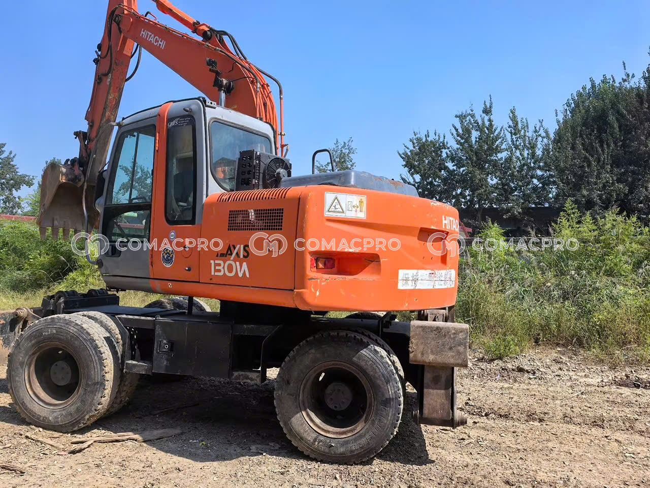 Máy xúc bánh lốp HITACHI ZX130 - 2001