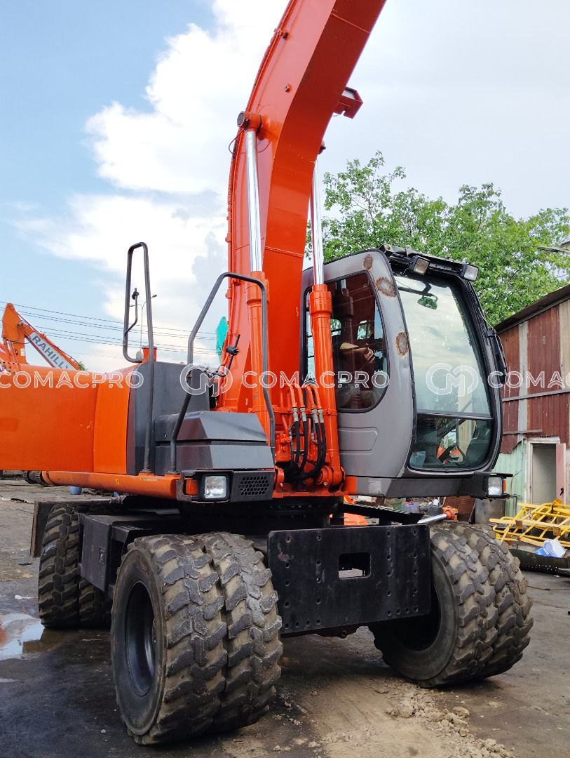 Máy xúc bánh lốp HITACHI ZX160W - 2007
