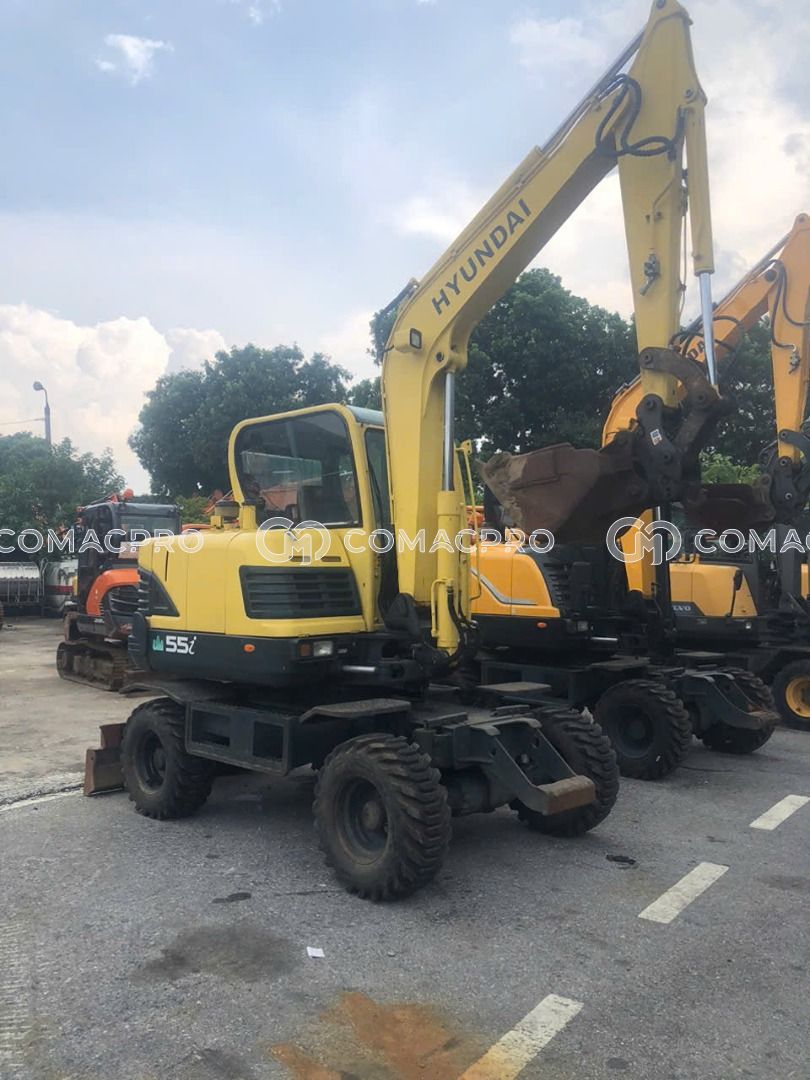 Máy xúc bánh lốp HYUNDAI 55I - 2009