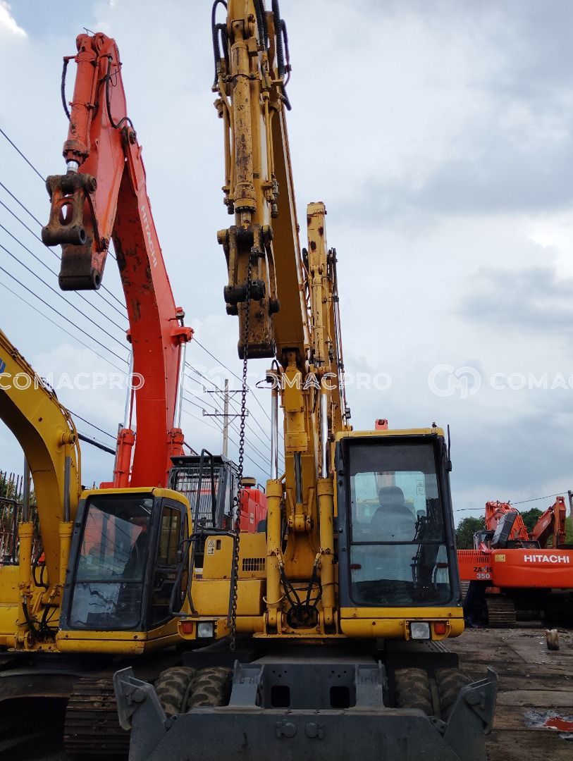 Máy xúc bánh lốp KOMATSU PW130ES-6
