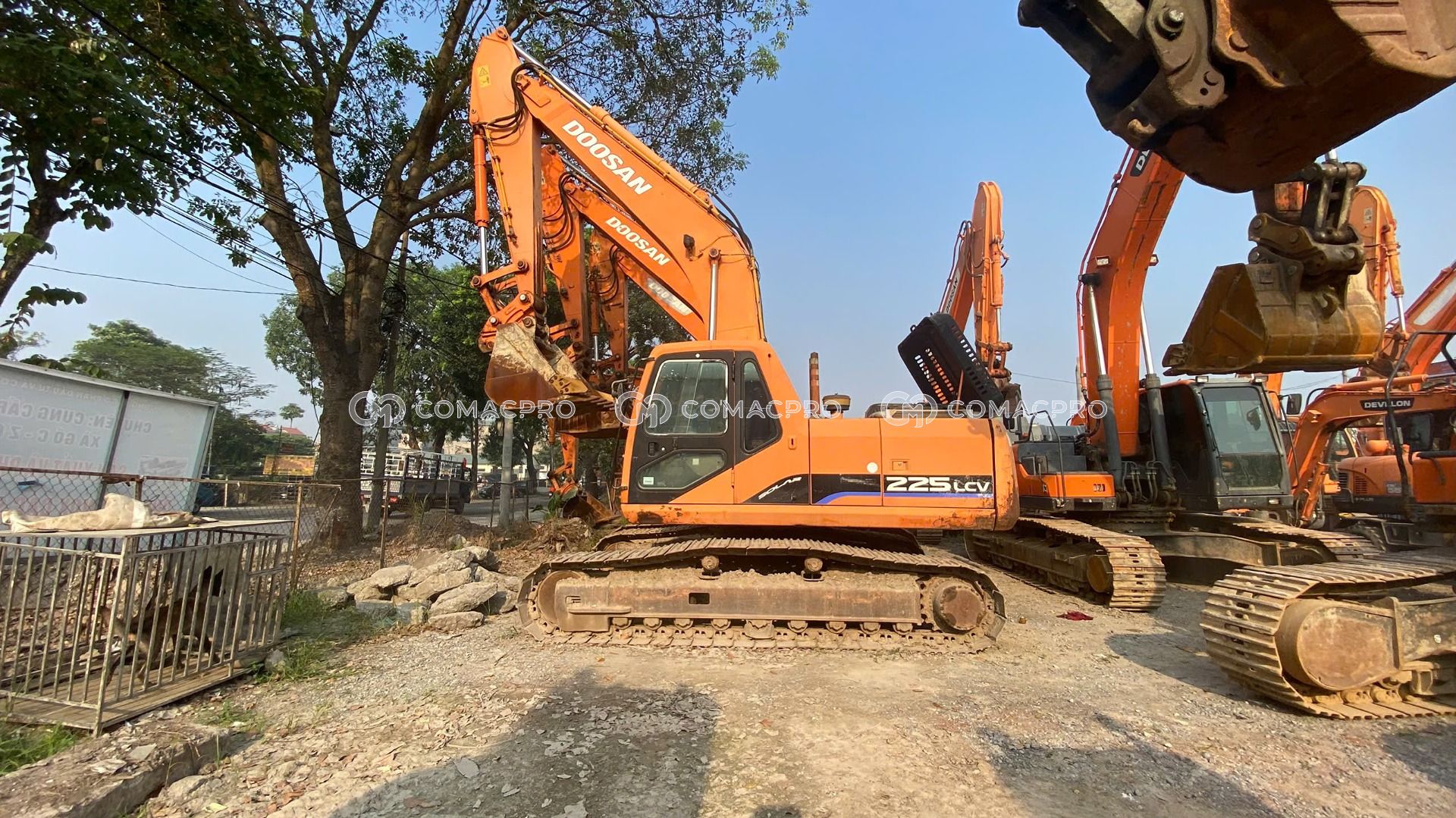 Máy xúc bánh xích DAEWOO DX225LCV - 2006