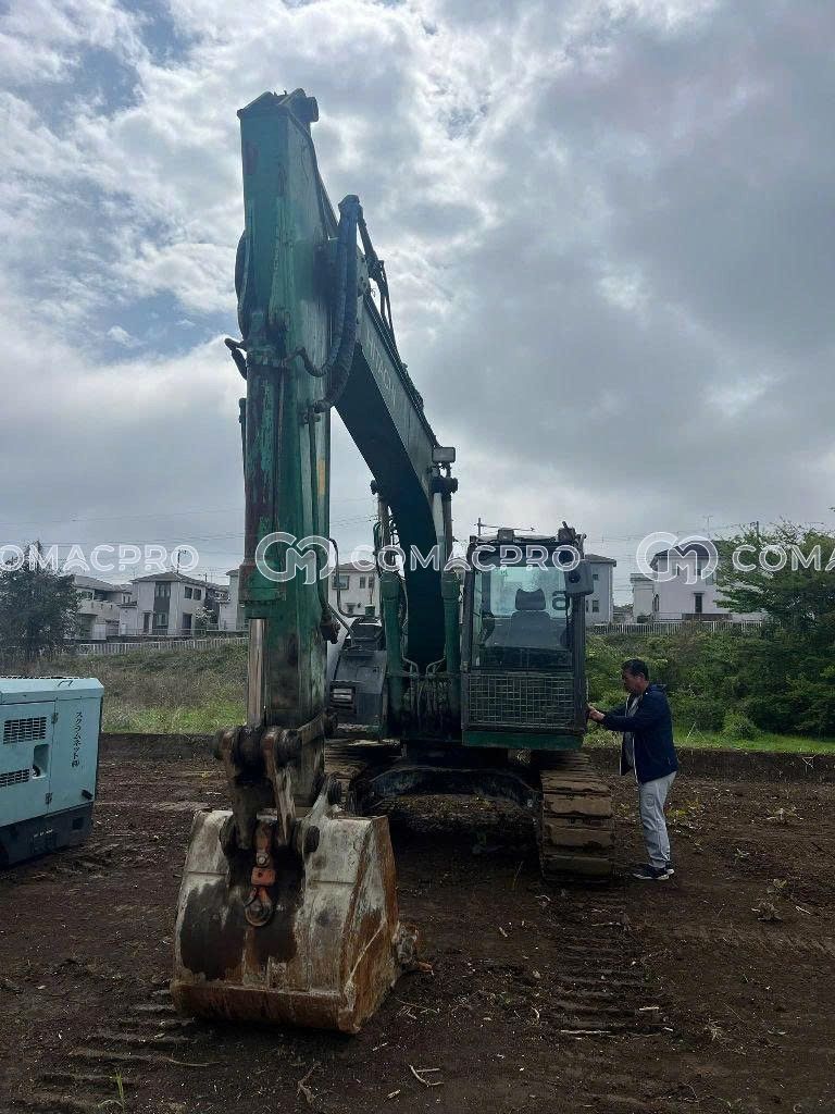 Máy xúc bánh xích Hitachi ZX135US