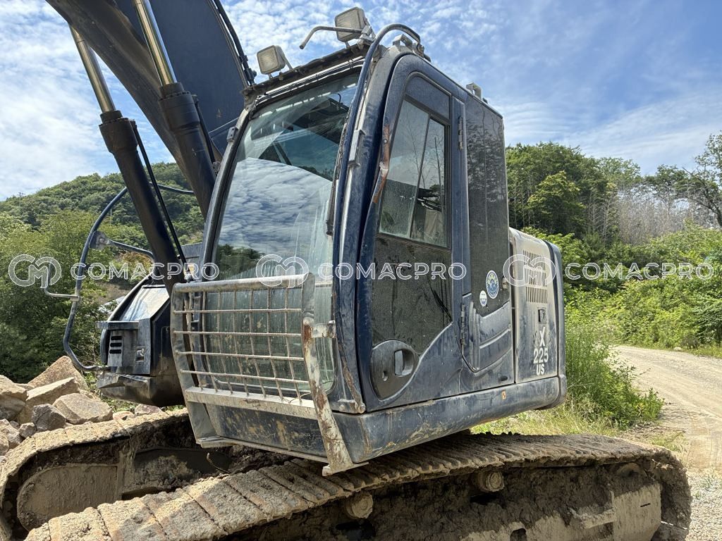 とーや。 Hitachi ZX225USR-3 Excavator | VI Equipment Ltd.