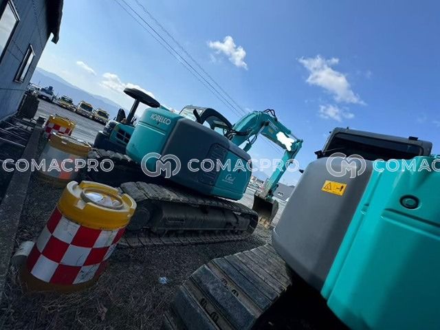 Máy xúc bánh xích KOBELCO SK135SR - 2000