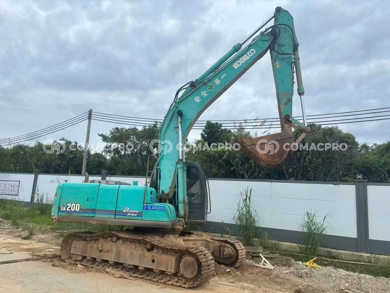 Máy xúc bánh xích KOBELCO SK200-6
