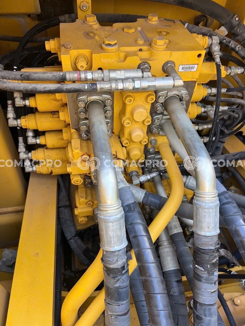 Máy xúc bánh xích Komatsu PC200 