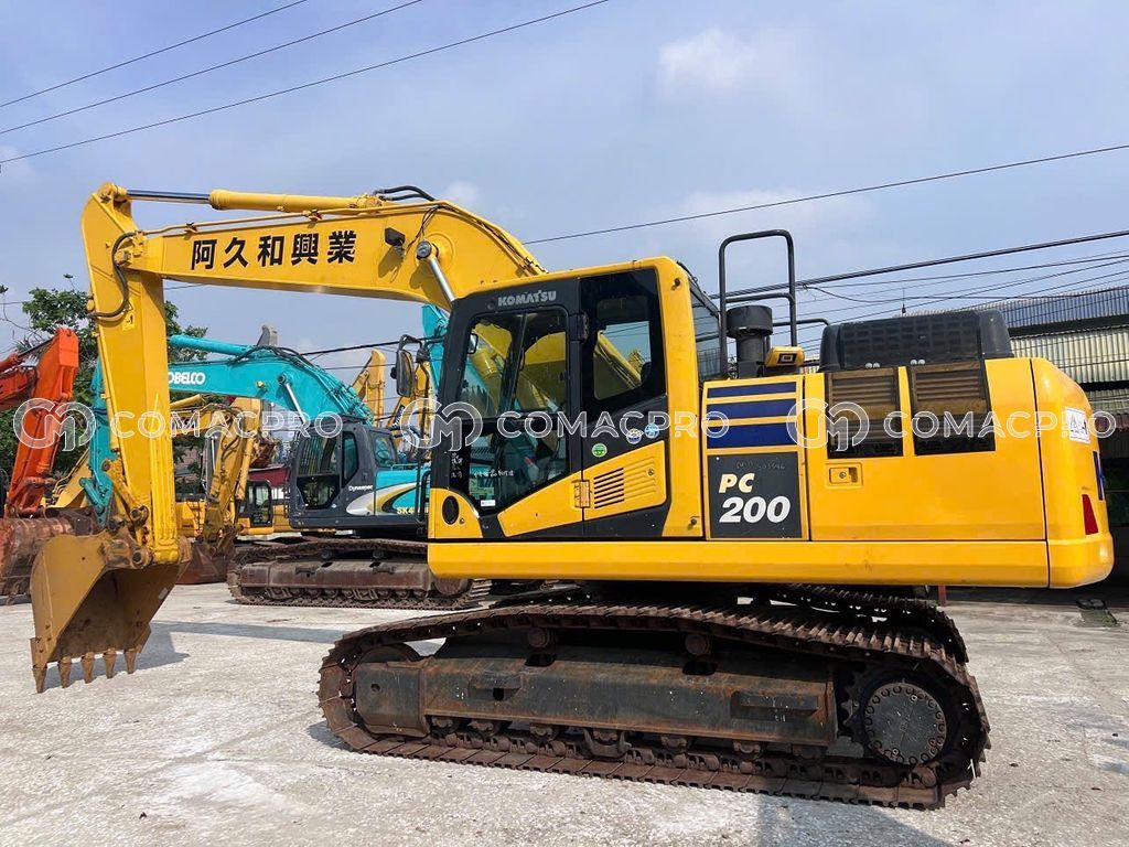 Máy xúc bánh xích Komatsu PC200