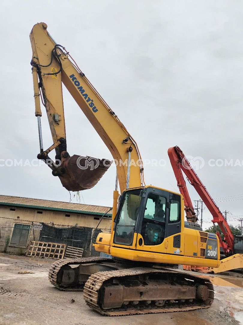 Máy xúc bánh xích KOMATSU PC200-8 - 2010