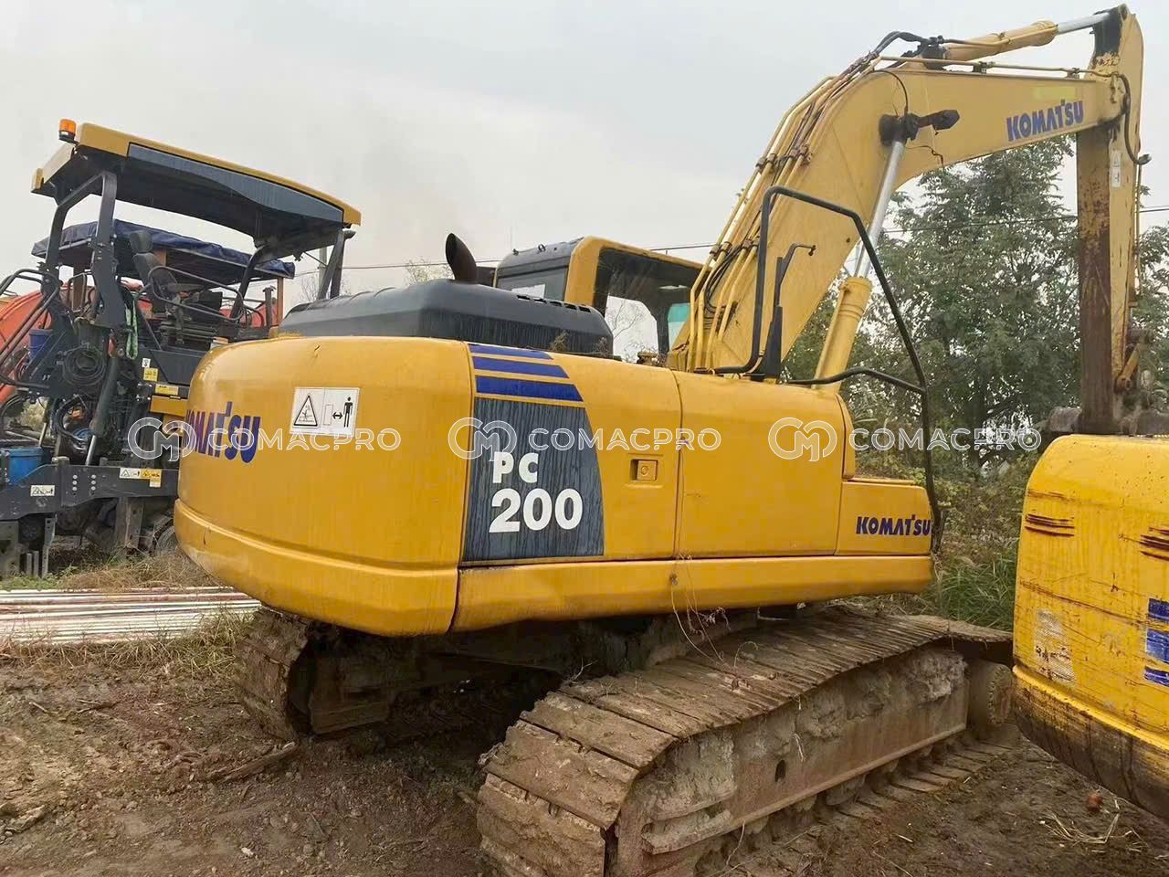 Máy xúc bánh xích KOMATSU PC200-8 - 2010