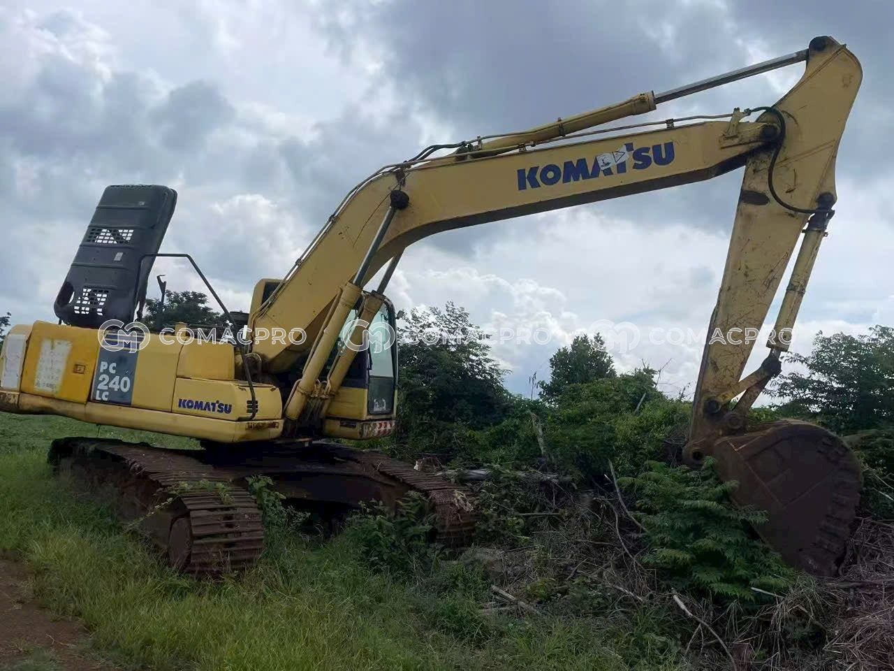 Máy xúc bánh xích KOMATSU PC240-8LO - 2017
