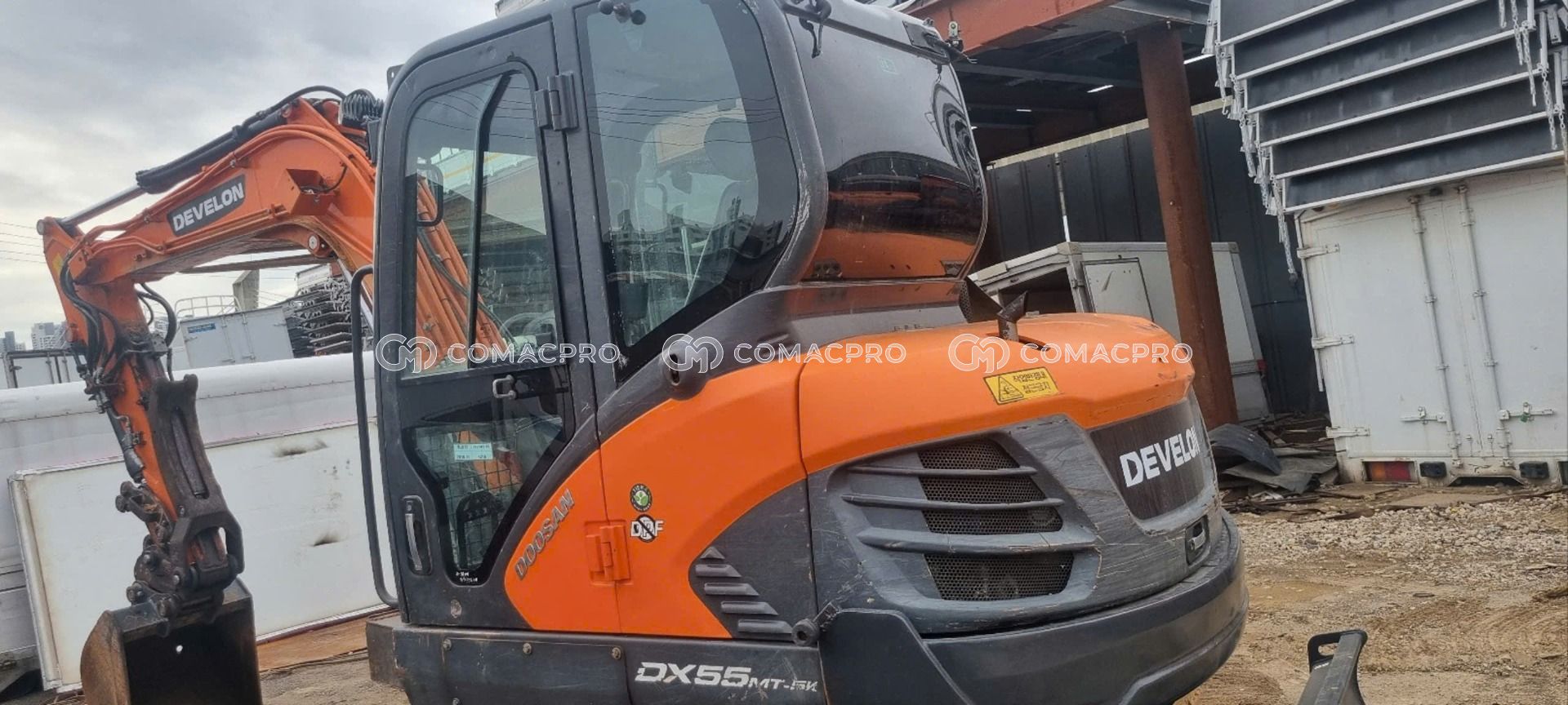 Máy xúc mini DOOSAN DX55 - 2018