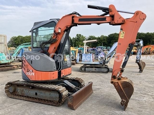 2012-年HITACHI ZX30UR-3 小型挖掘机- CoMacPro