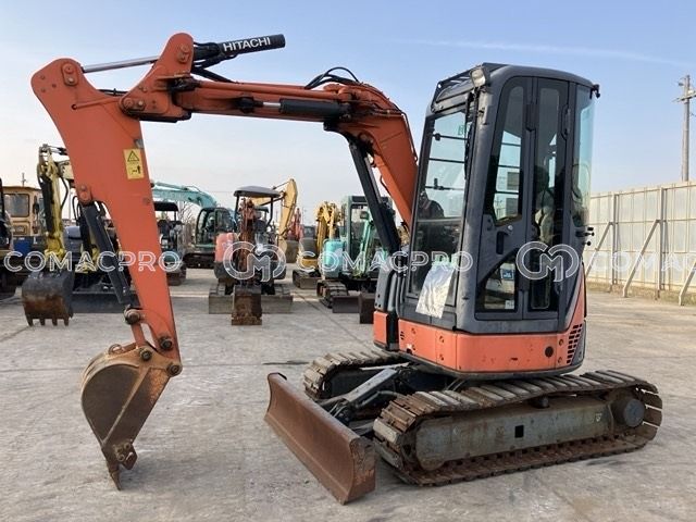 2012-年HITACHI ZX30UR-3 小型挖掘机- CoMacPro