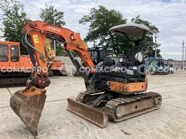 2011-年HITACHI ZX35U-3 小型挖掘机- CoMacPro