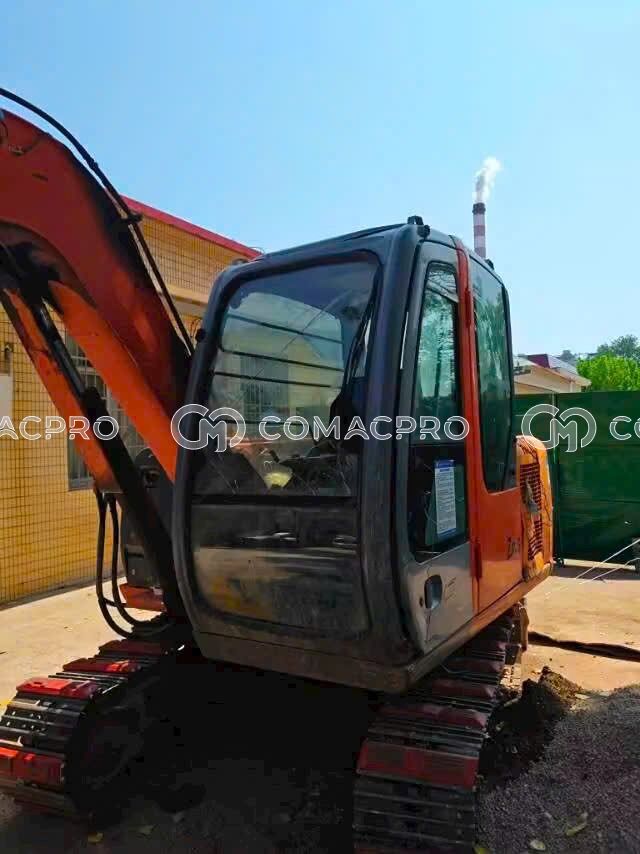 Máy xúc mini HITACHI ZX60-5