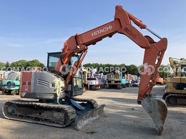 2012-年HITACHI ZX75UR-3 小型挖掘机- CoMacPro