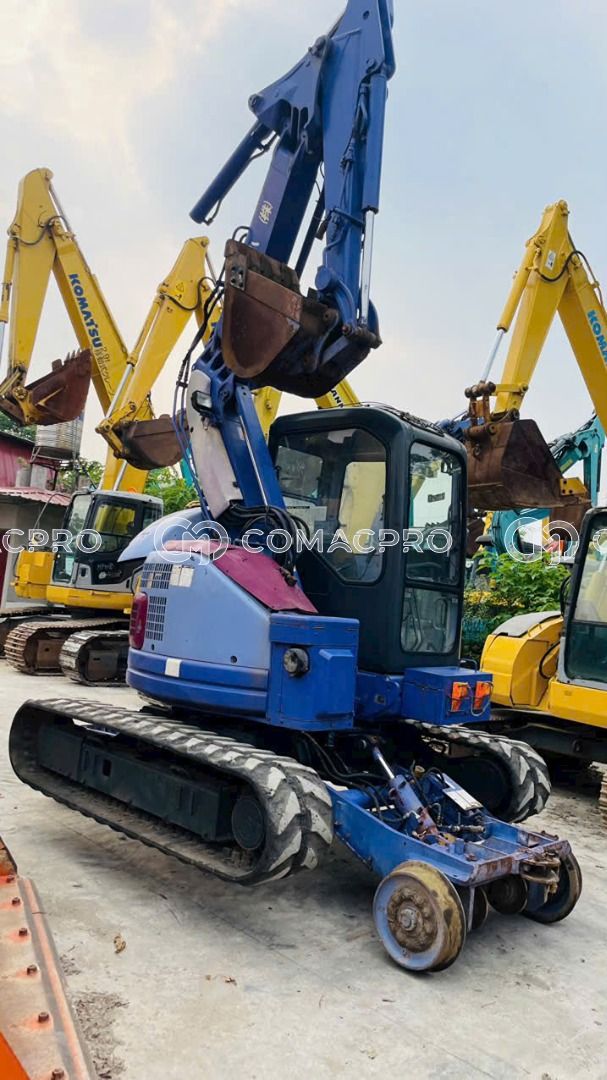 Máy xúc mini KOMATSU PC50UU - 2E - 2000