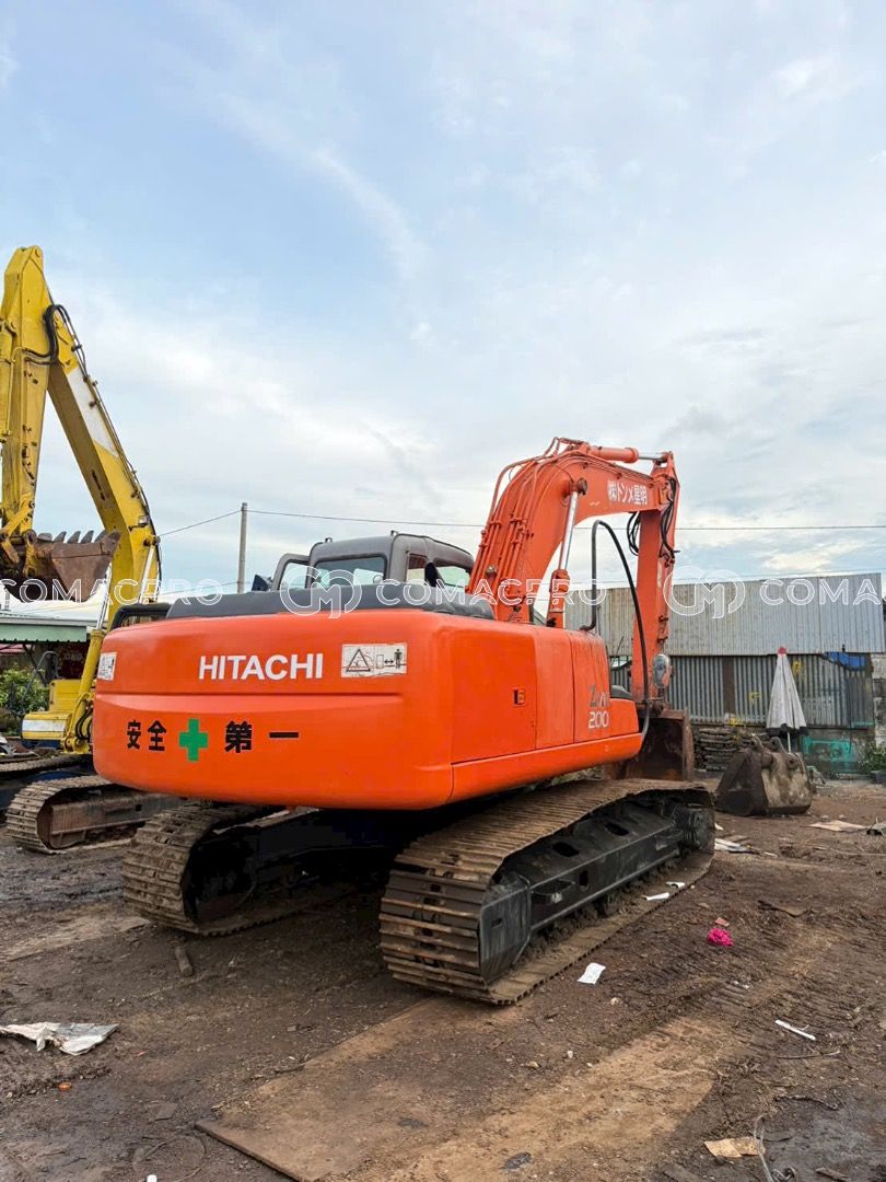 1999-年HITACHI ZX200-1 履带式挖掘机- CoMacPro