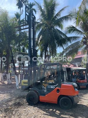 Xe nâng dầu TOYOTA 02-8FD30