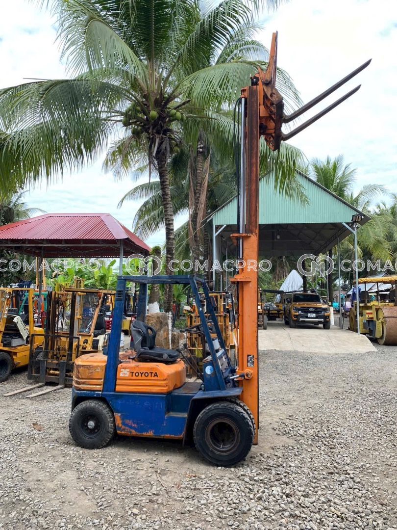 Xe nâng dầu TOYOTA 5FD25