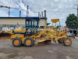 Máy rải thảm nhựa KOMATSU GD405A-1 - 1982