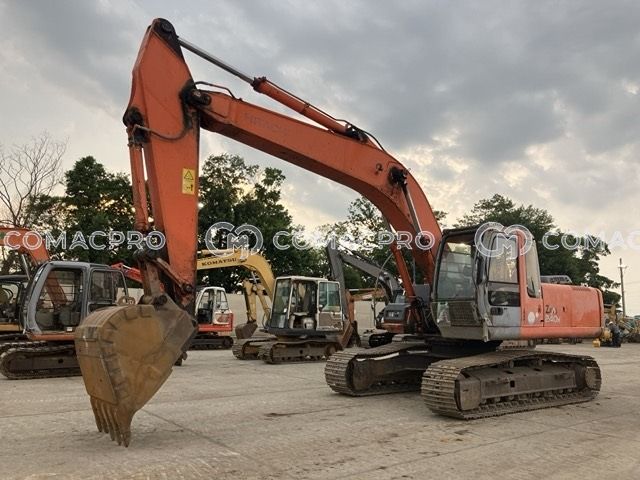 文机 2002-年HITACHI ZX240H 履带式挖掘机- CoMacPro