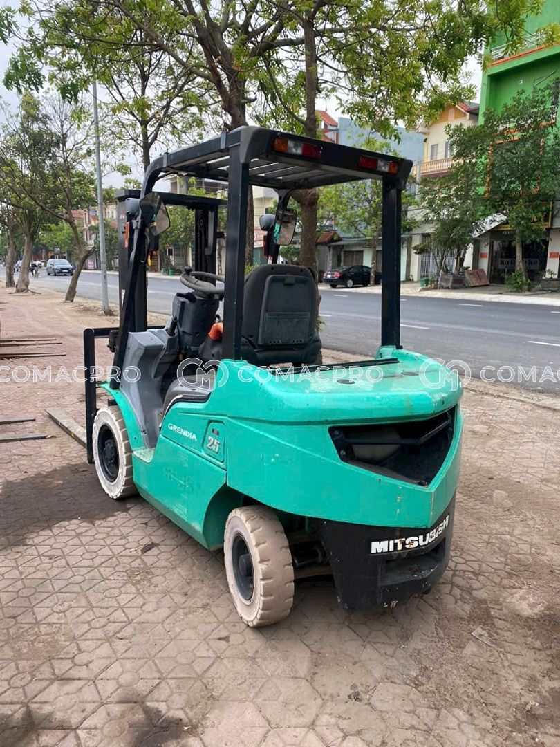 Xe nâng dầu MITSUBISHI FD25T - 2006