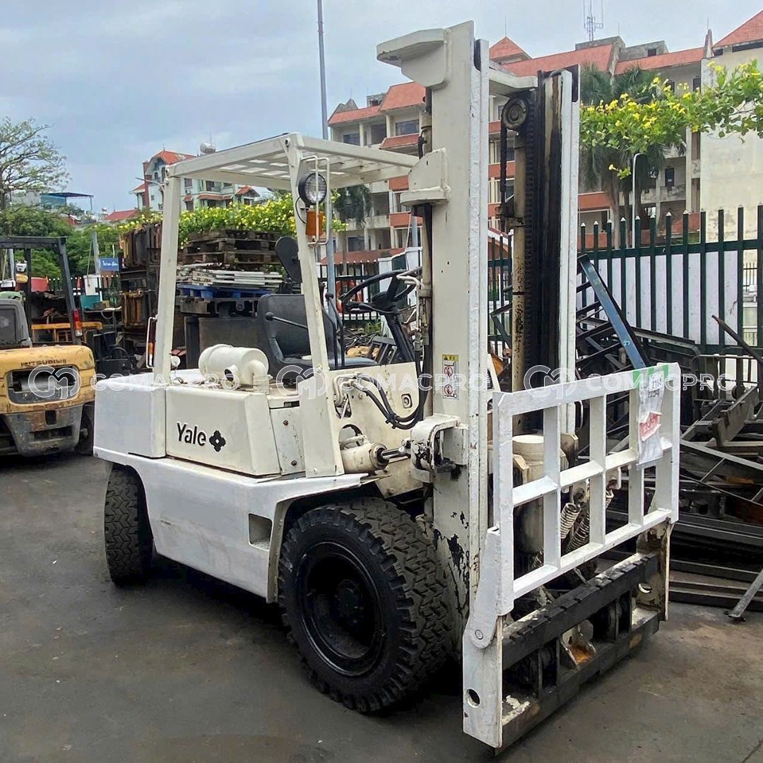 Xe nâng dầu YALE 13-FD30PVHA - 2006