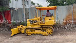 Xe ủi KOMATSU D20P - 2005